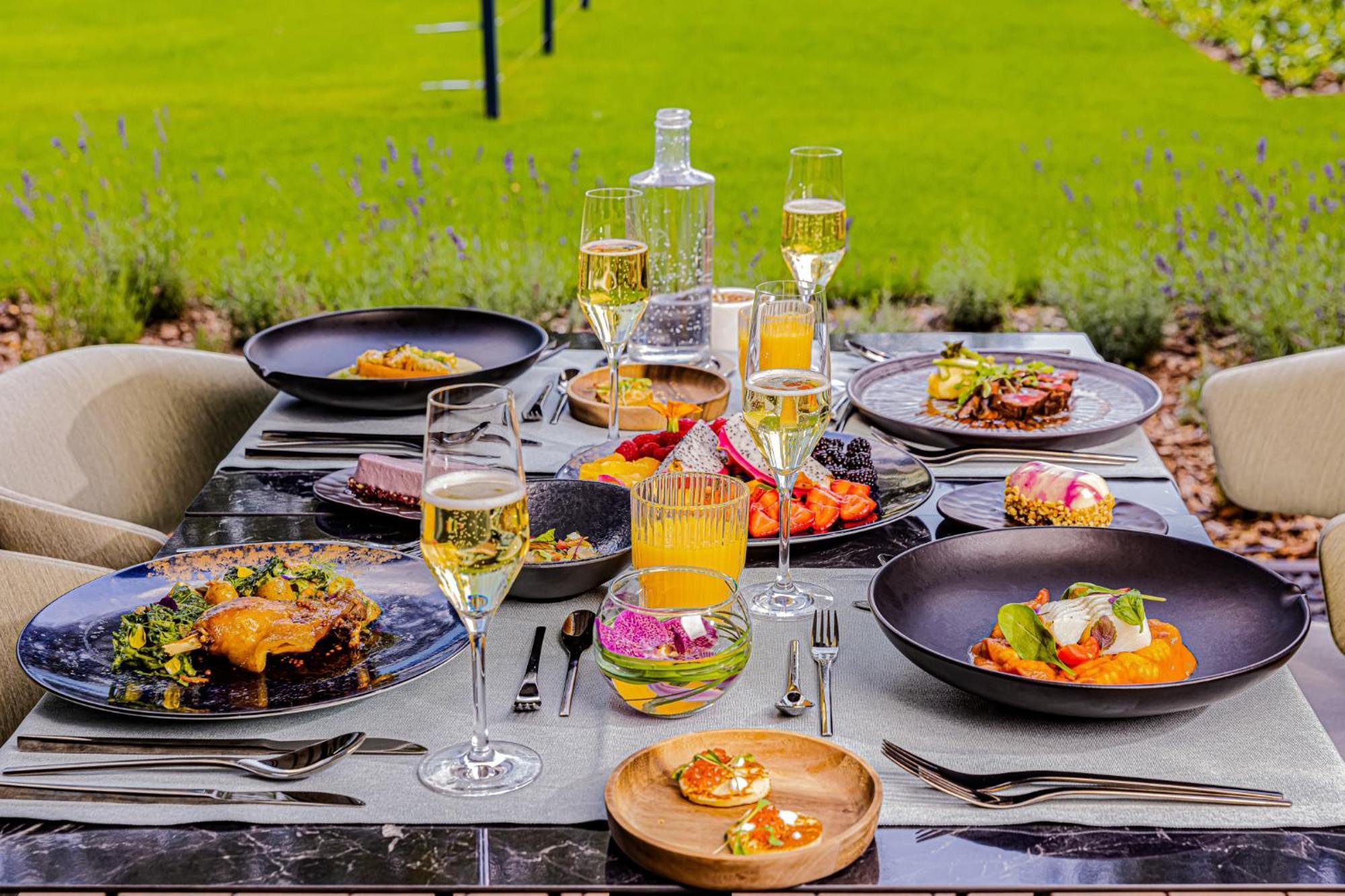 Lua Resort - Adults Only Balatonfüred Exteriér fotografie A typical dinner at the restaurant